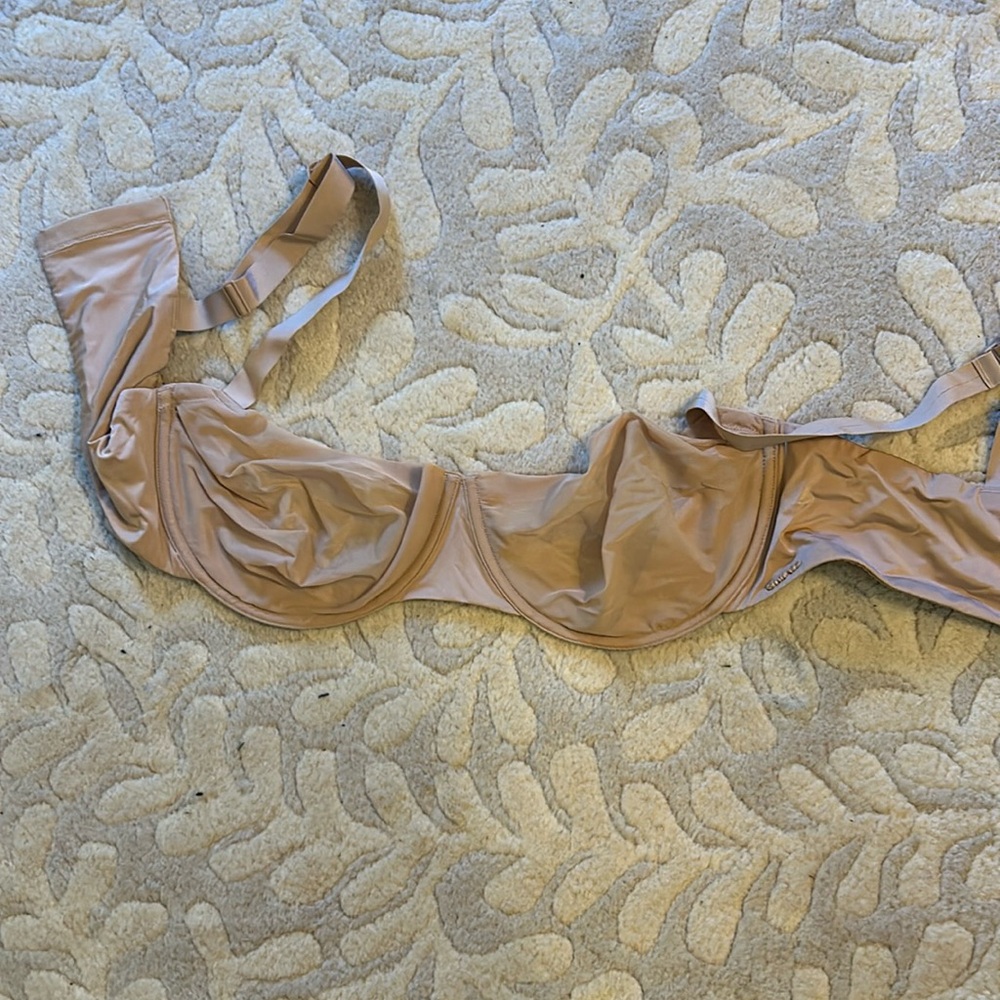 SKIMS molded unlined balconette bra
